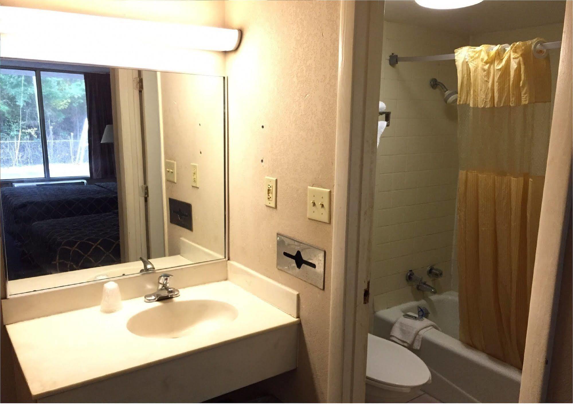 Magnuson Hotel Columbia Extérieur photo